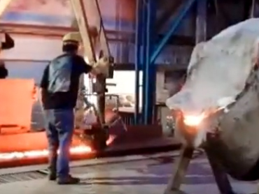 Multifunctional casting manipulators of the furnace applied to the casting industry.Marifunctional manipulators of casting manipulators of the furnace applied to the casting industry.