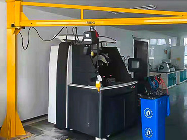 Kolon tip elektriki rotating jib crane